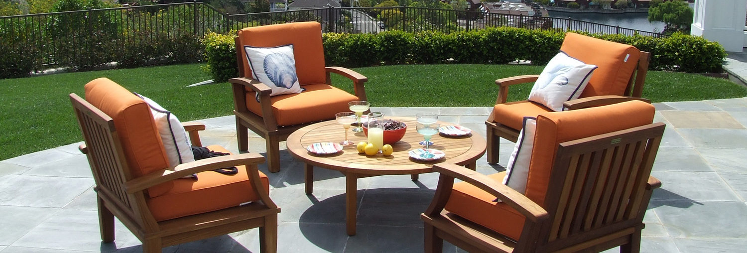 Outdoor patio dining in San Diego